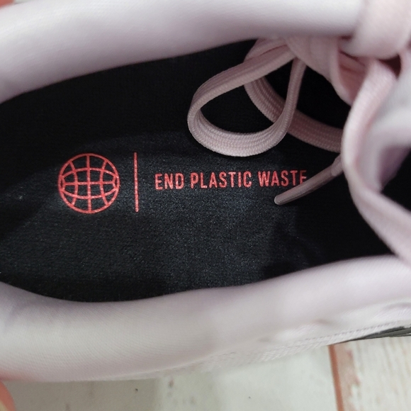 Adidas sneakers running and athletic Women's Size 7 1/2 pink - Picture 2 of 9